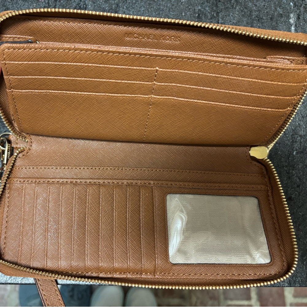 Brown Michael Kors wallet - Picture 4 of 4